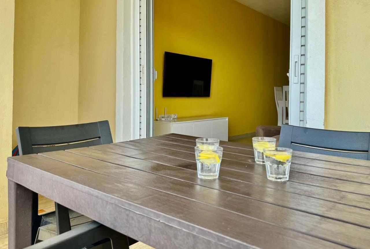 Colorful Sea View Apartment Sarandë Exterior foto